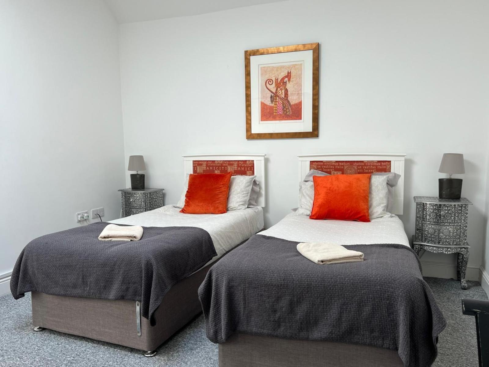 Premium Apartments Thatcham Broadway Exterior foto